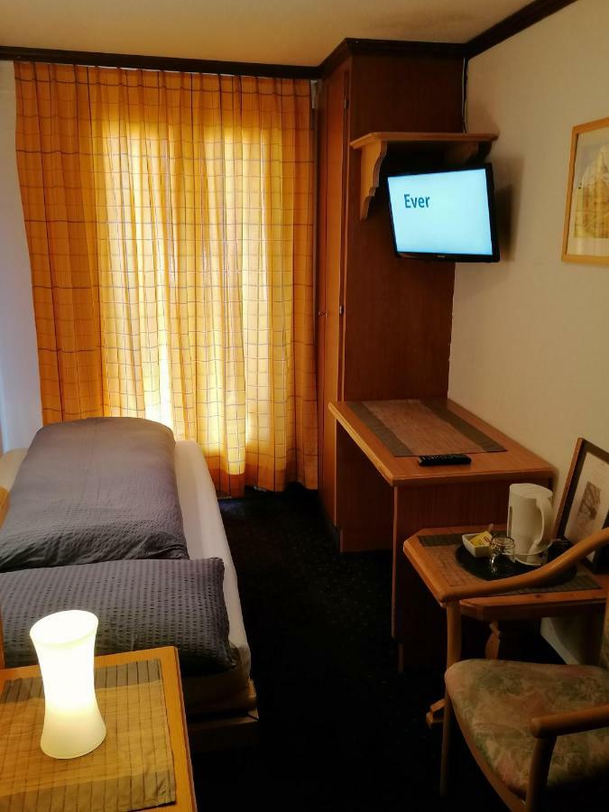 Petit Helvetia Budget Hotel เซอร์แมท ภายนอก รูปภาพ