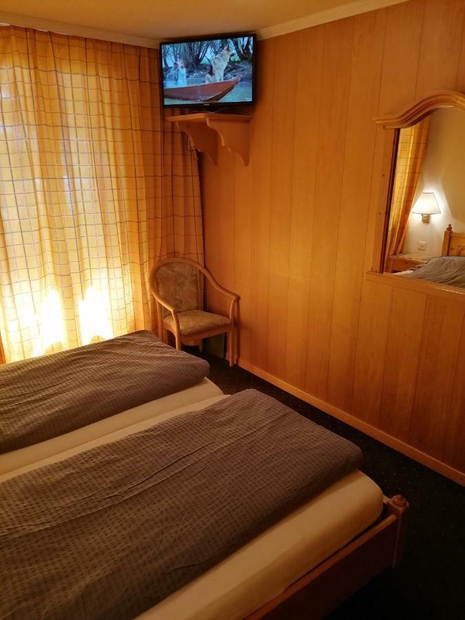 Petit Helvetia Budget Hotel เซอร์แมท ภายนอก รูปภาพ